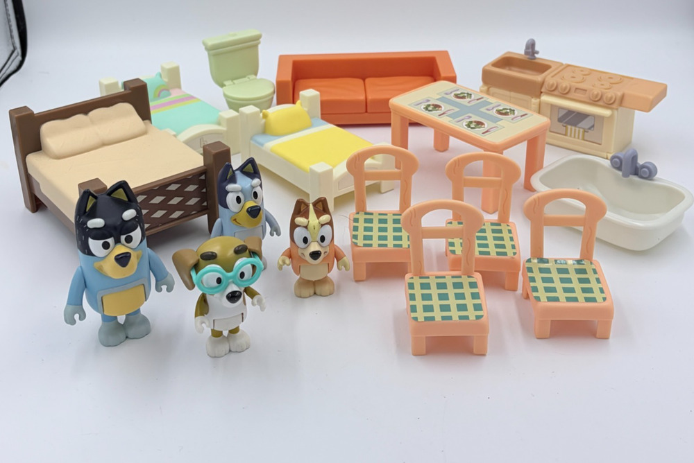 Bluey Figures & Furniture Replacement Mixed Lot Bed Chairs Counter Sofa Table